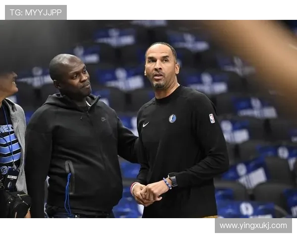 小尼克史密斯回顾湖人媒体日盛况与黄蜂时的鲜明对比